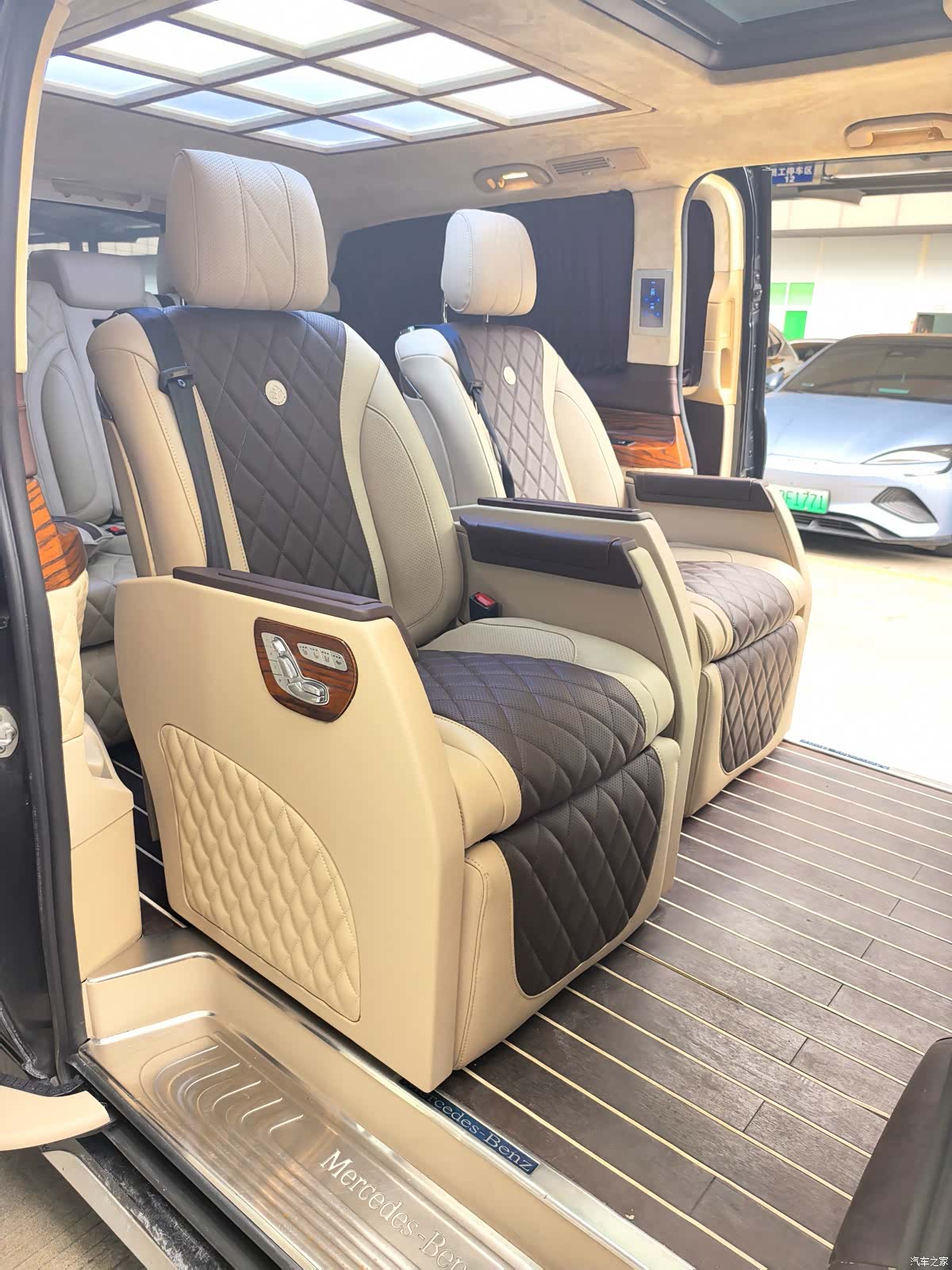 Mercedes-Benz V-Class, 2019 14