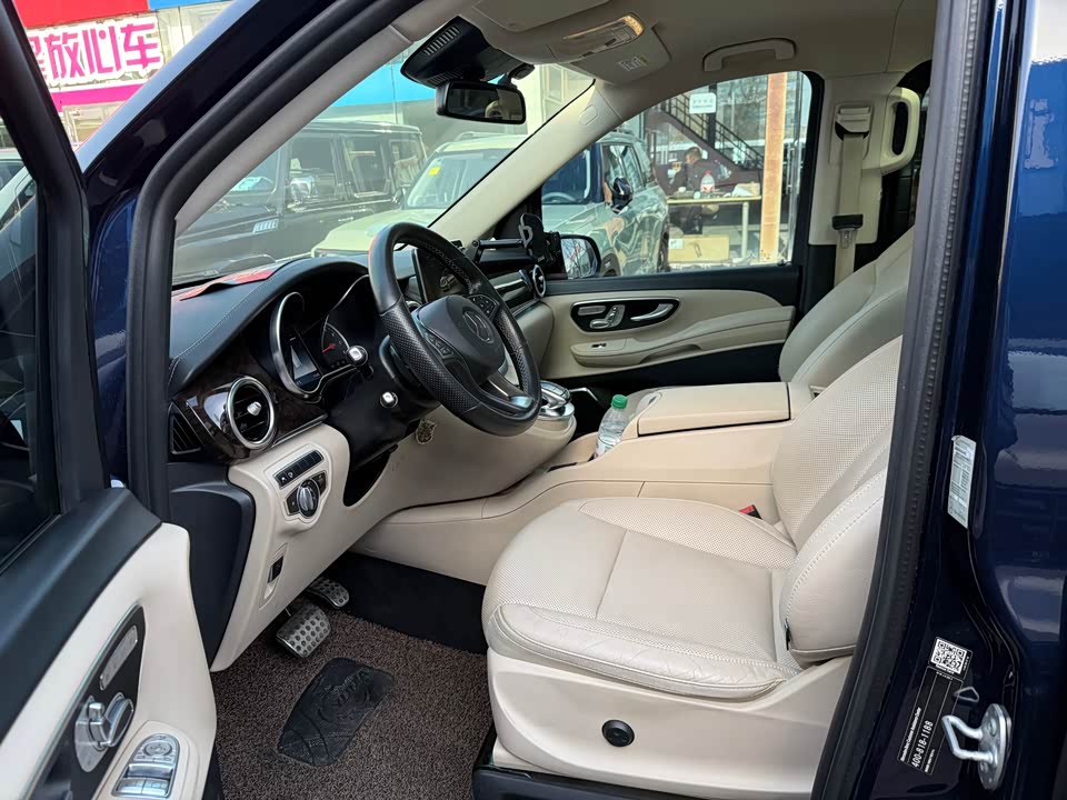 Mercedes-Benz V-class