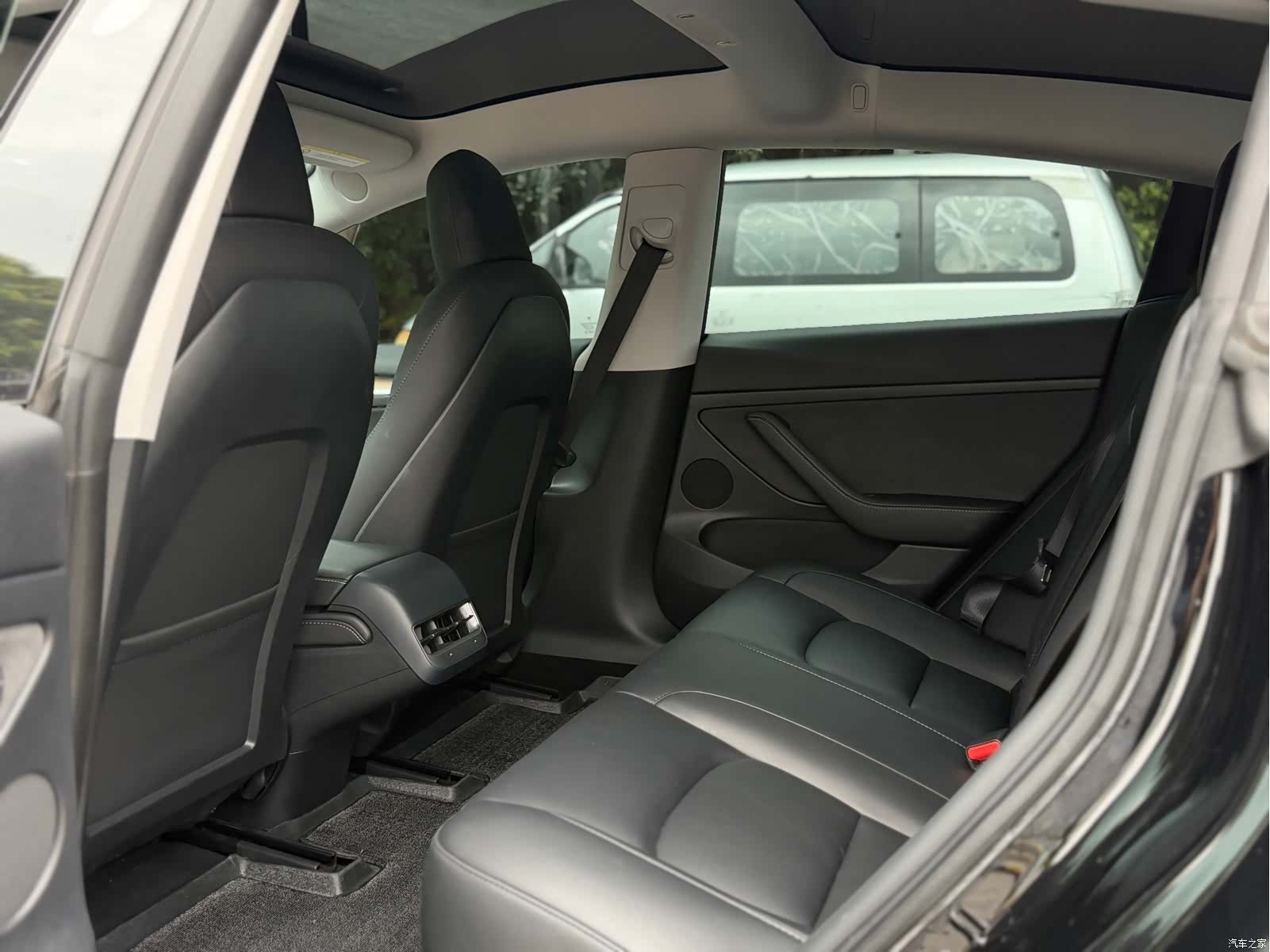 Tesla Model 3, 2023 10