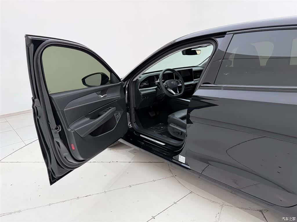 Volkswagen Passat, 2025 13