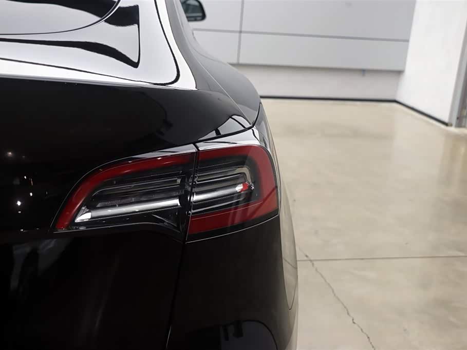 Tesla Model Y Tesla Model Y