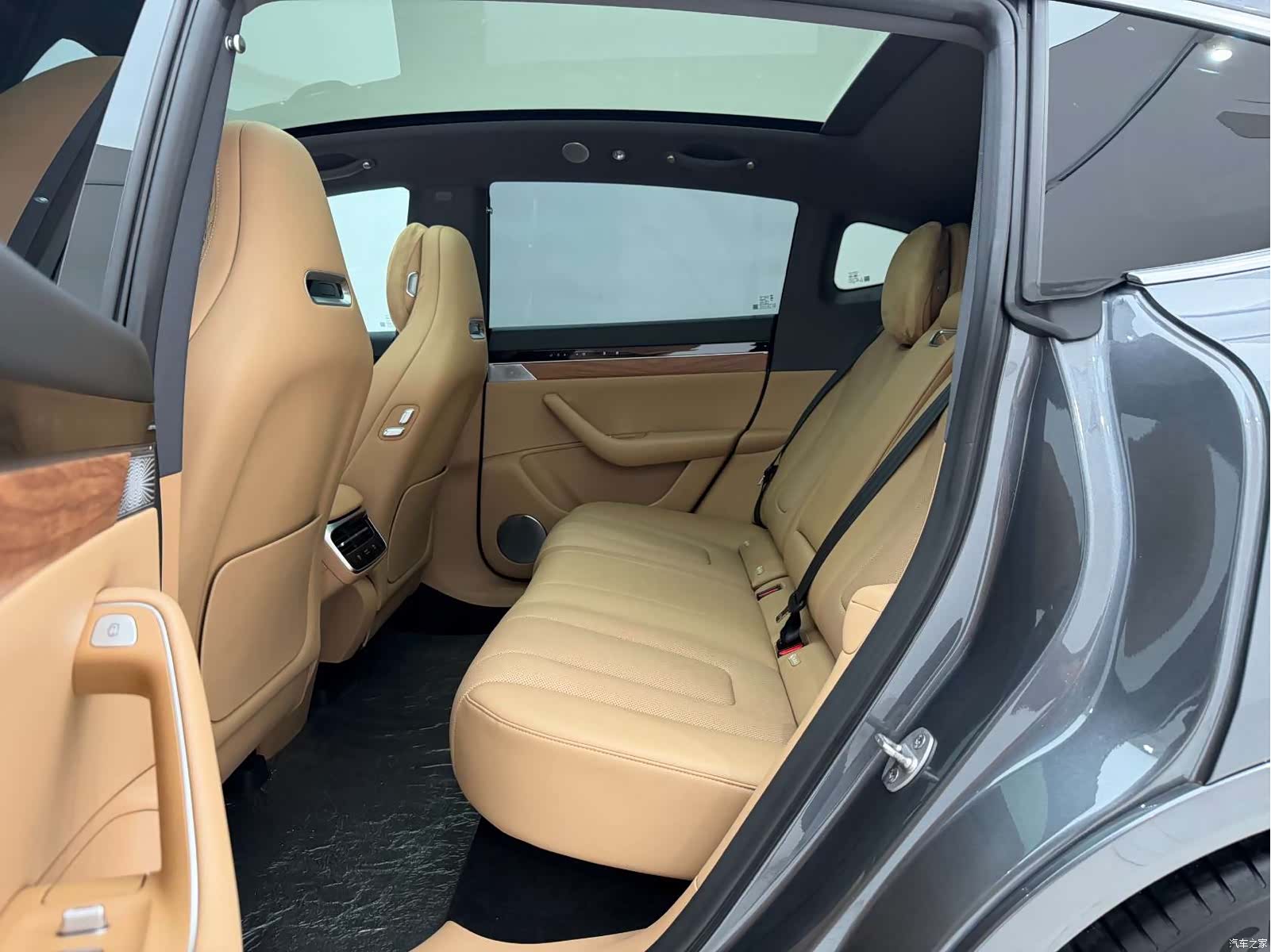Luxeed R7, 2025 15