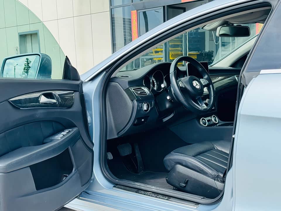 Mercedes-Benz CLS Mercedes-Benz CLS