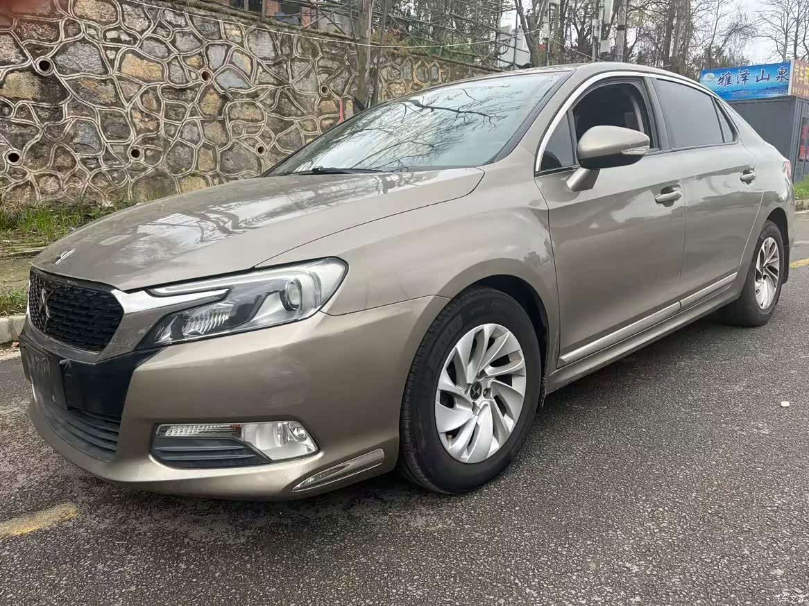 DS VTi140, 2015 1