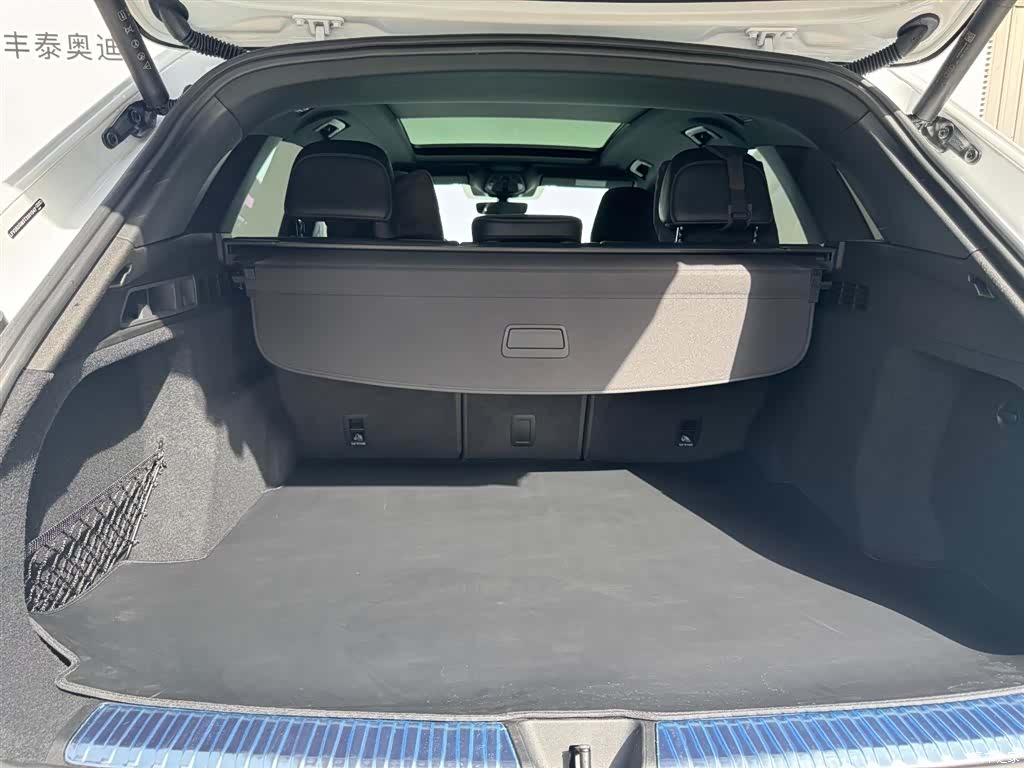 Audi Q5L, 2026 11