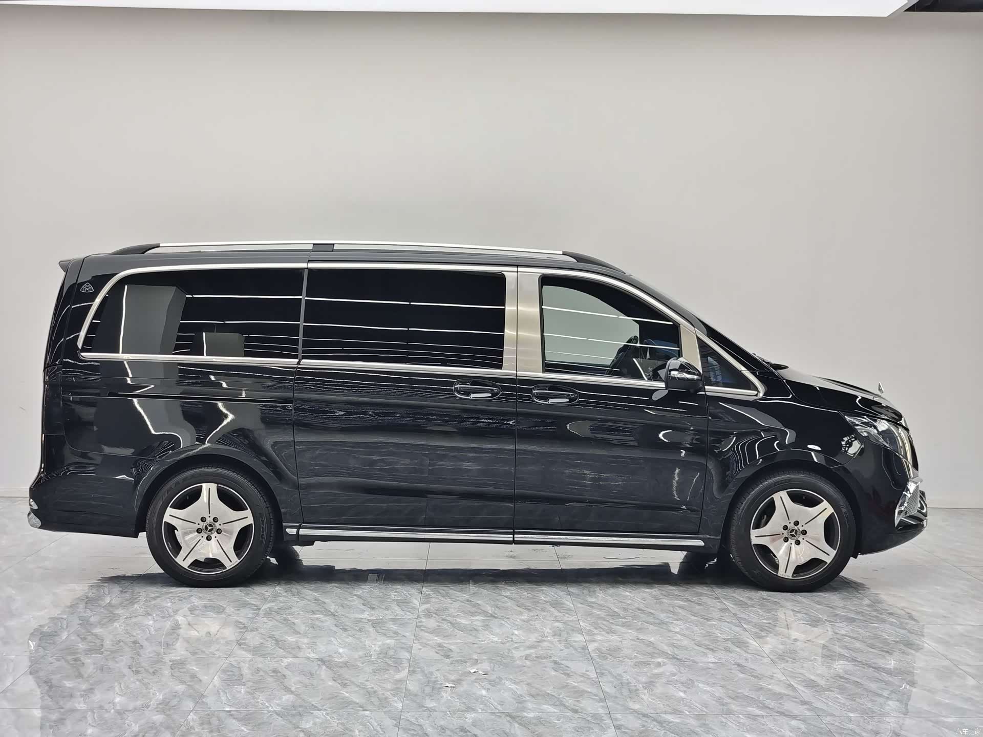 Mercedes-Benz V-Class, 2023 все фото