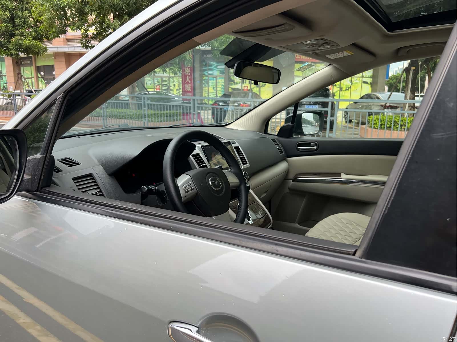 Mazda 8, 2014 20