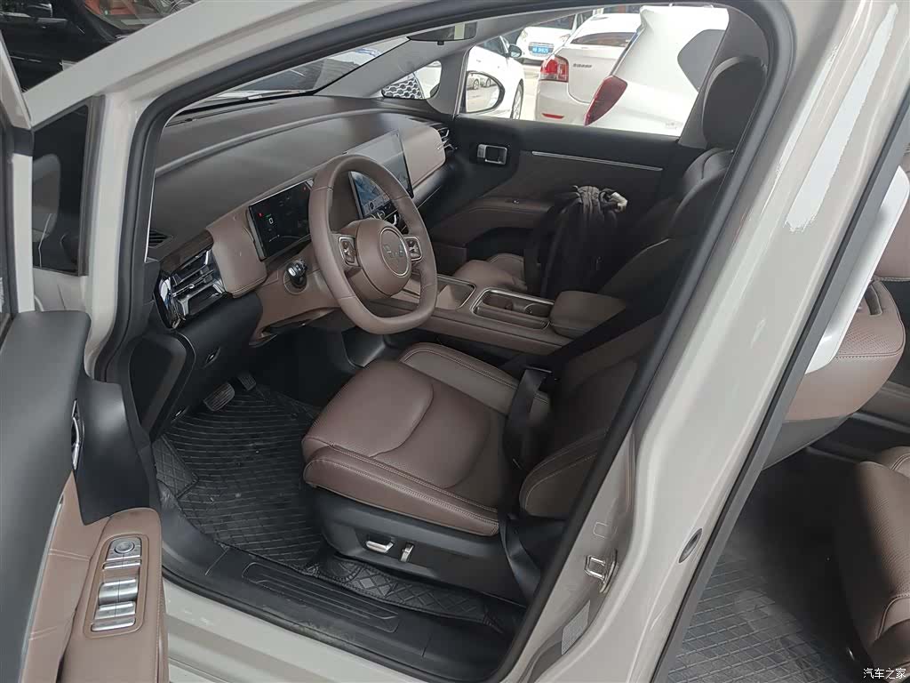 Wuling 730, 2025 11