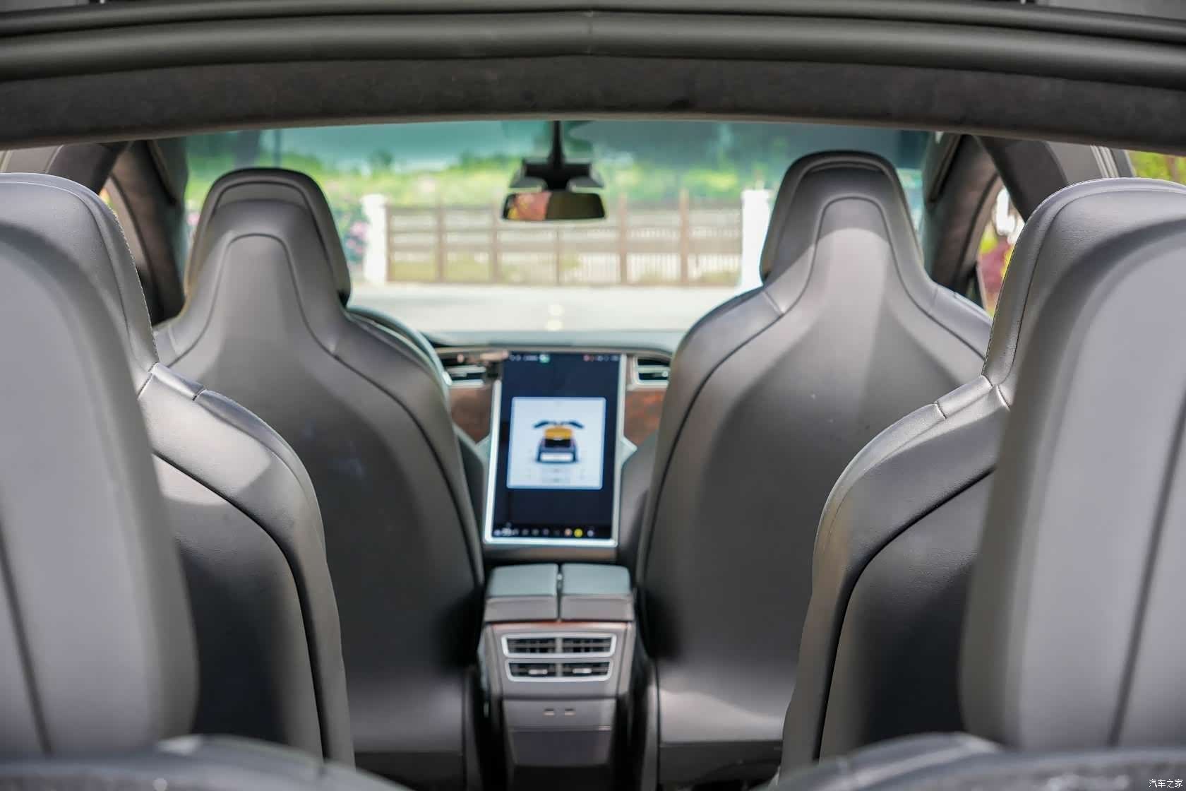 Tesla Model X, 2017 23