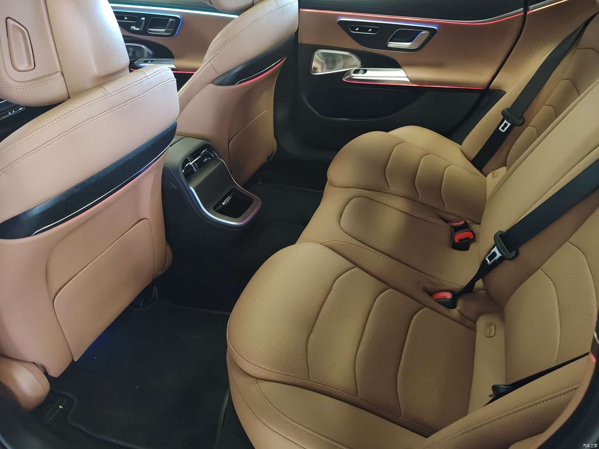 Mercedes-Benz E-Class, 2023 25