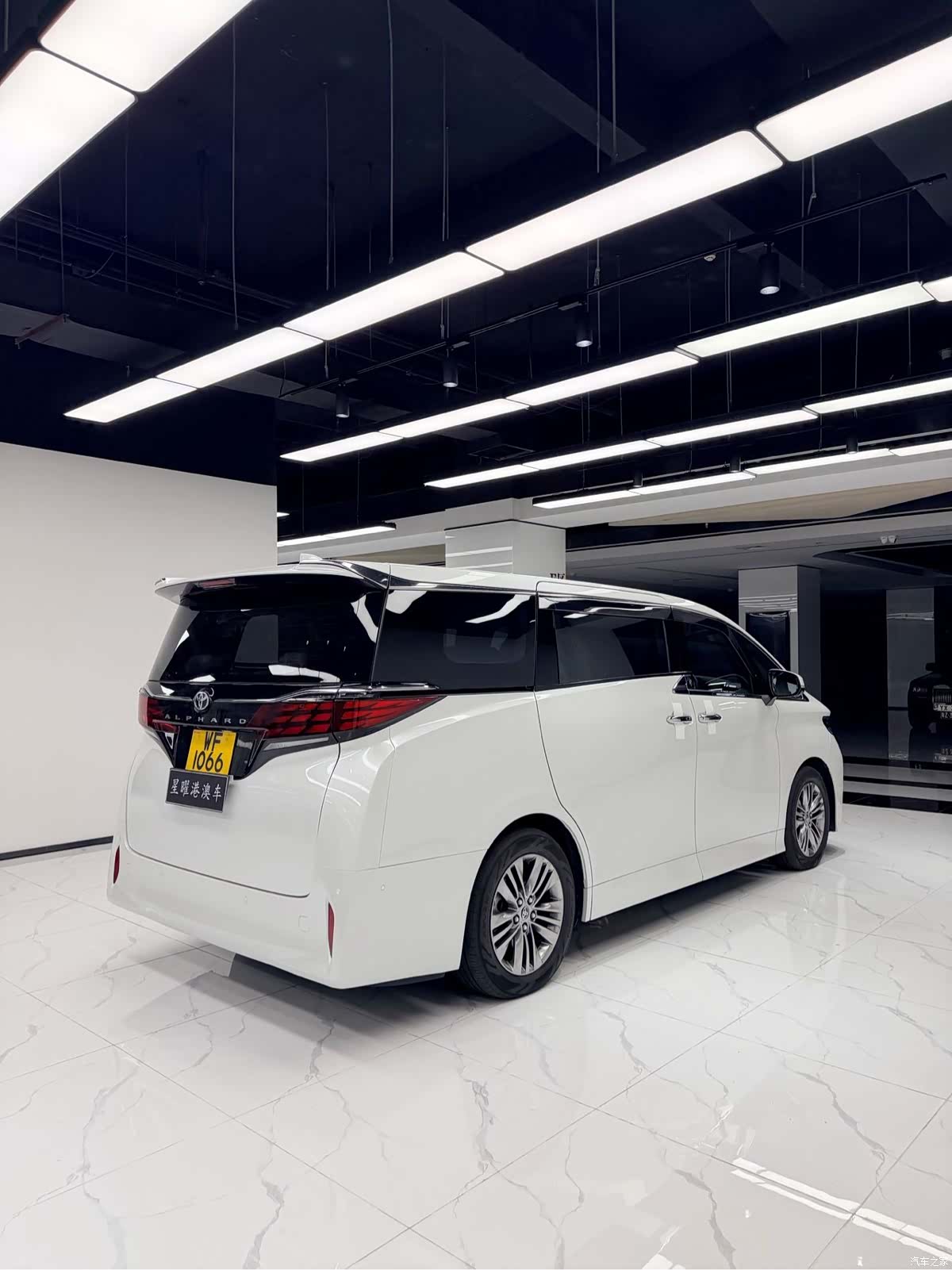 Toyota Alphard, 2025 7