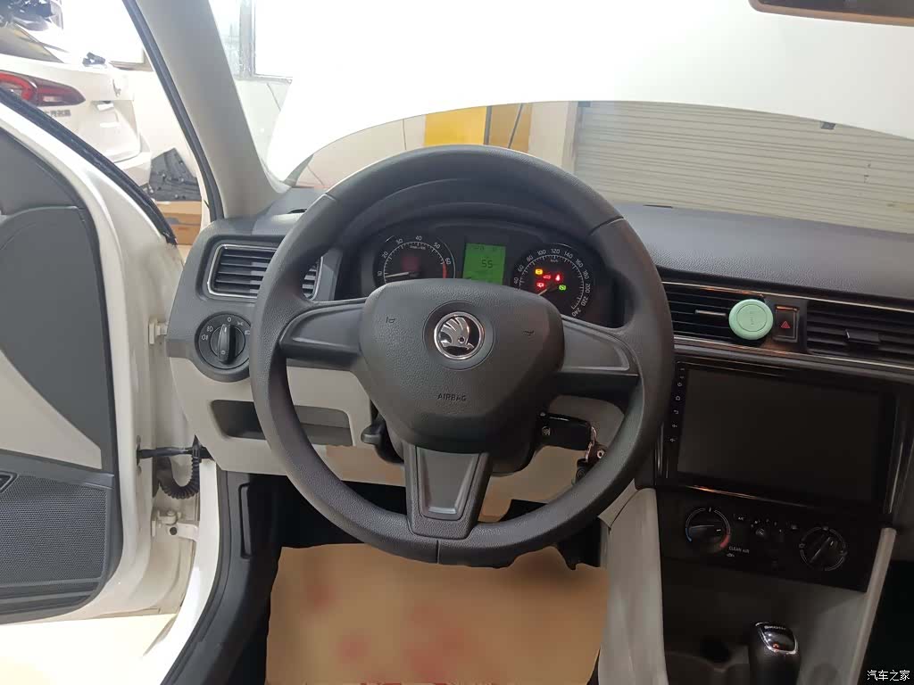 Skoda Rapid, 2016 7