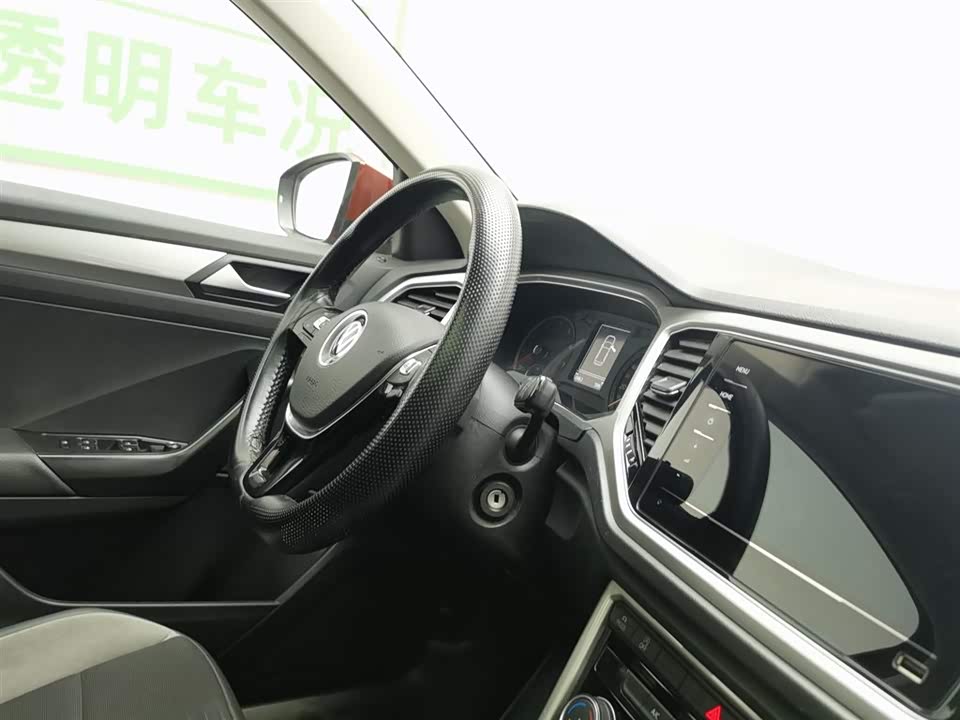 Volkswagen T-ROC exploring Songs