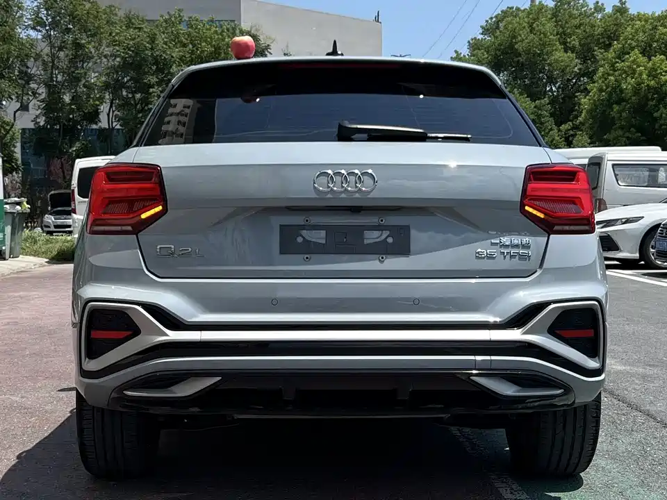 Audi Q2L