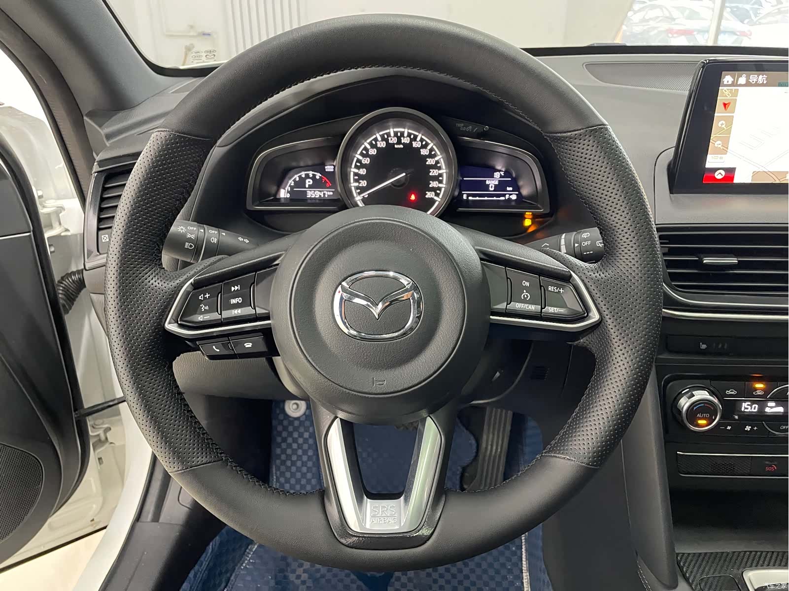 Mazda CX-4, 2023 11