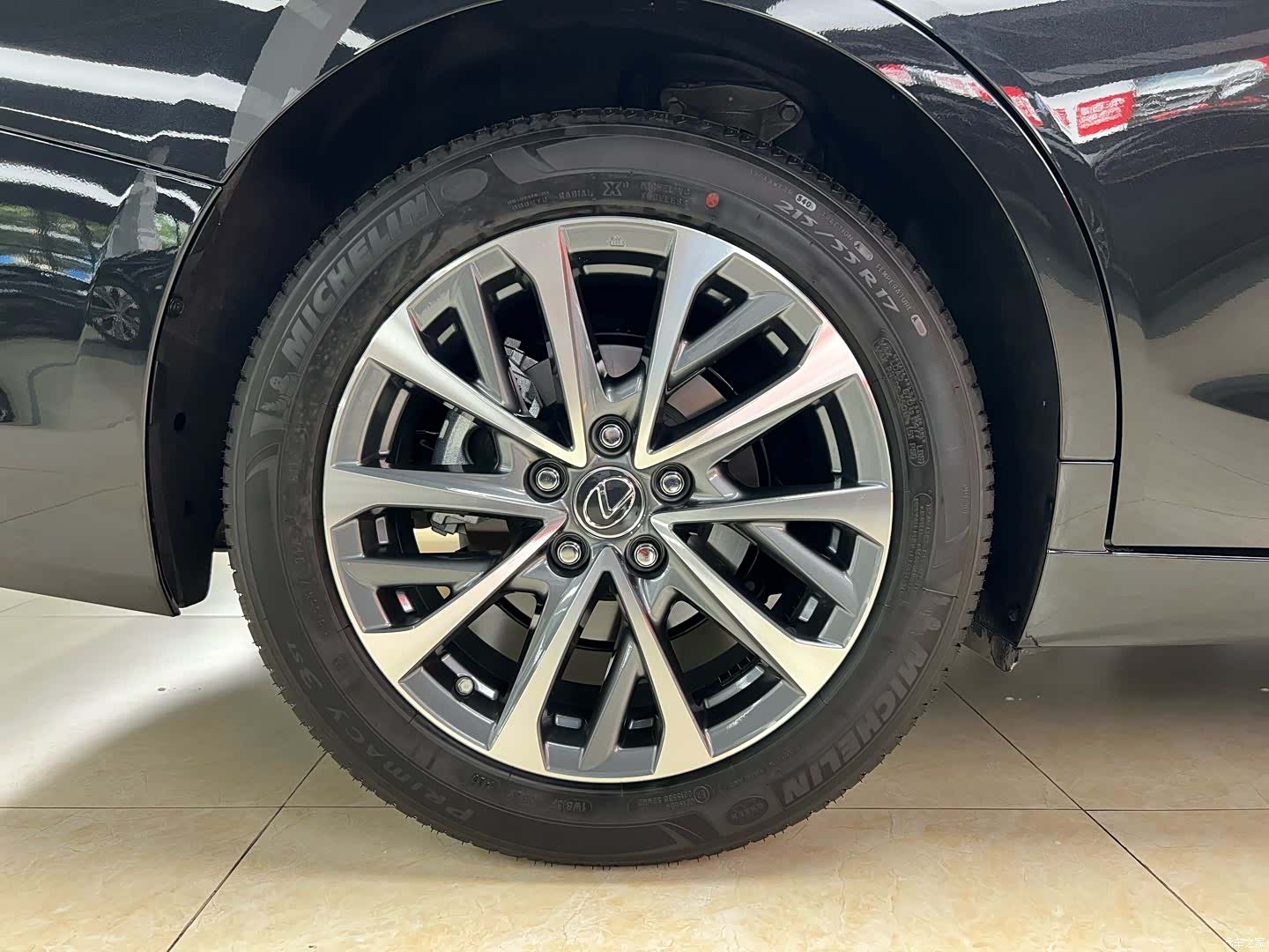 Lexus ES, 2025 27