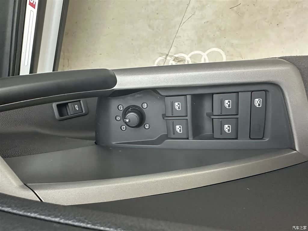 Audi Q3, 2023 14