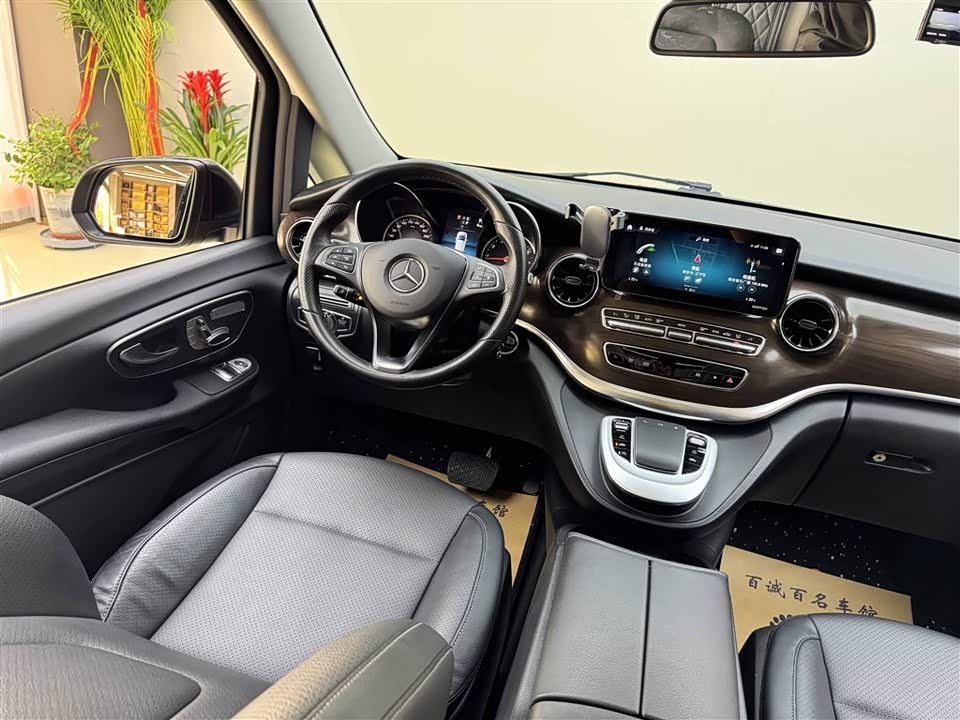 Mercedes-Benz V-class