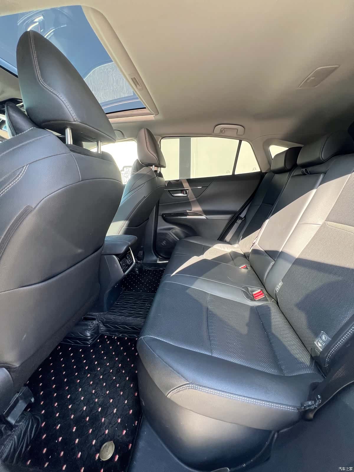 Toyota Venza, 2024 8
