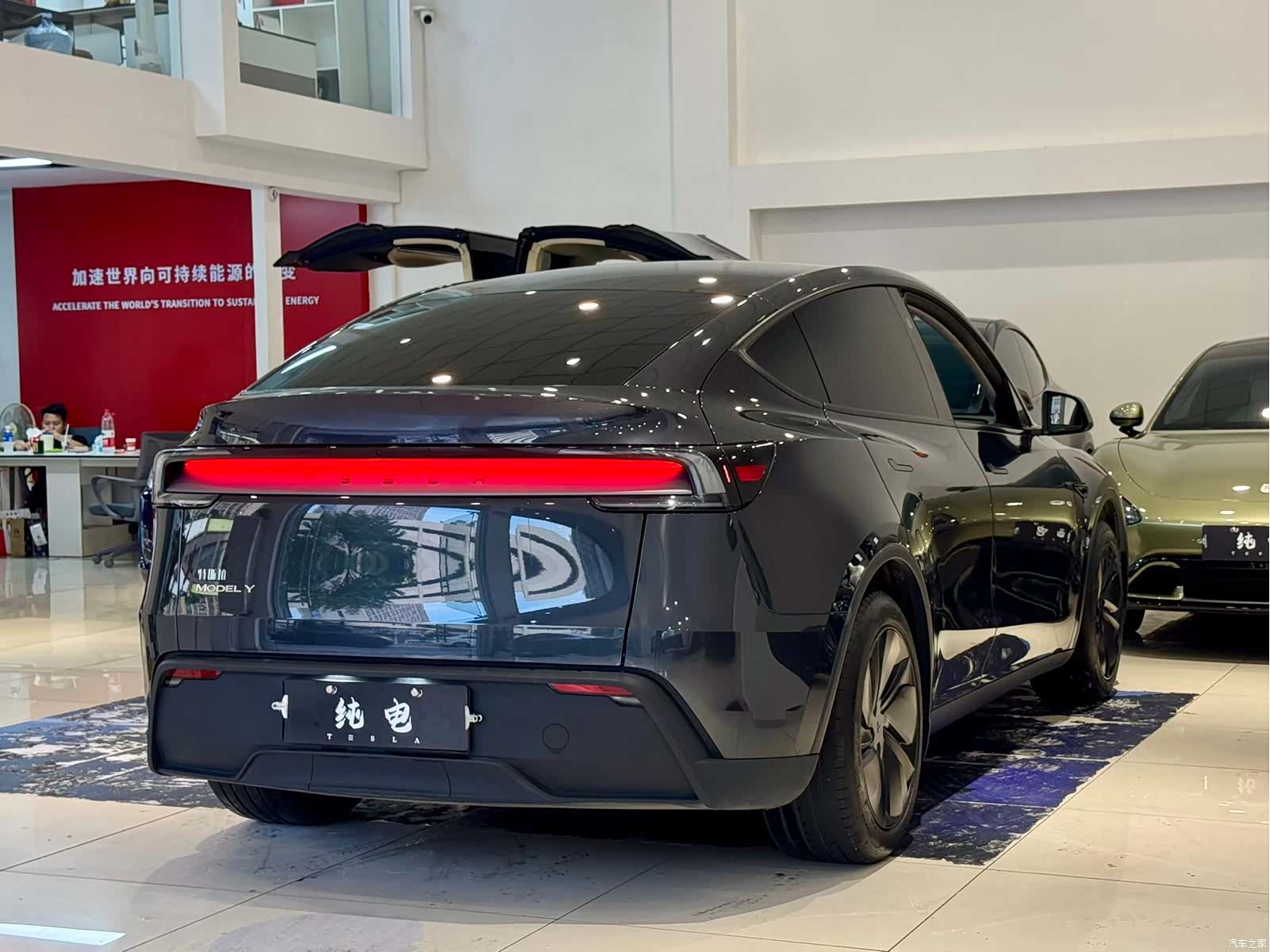 Tesla Model Y, 2025 16