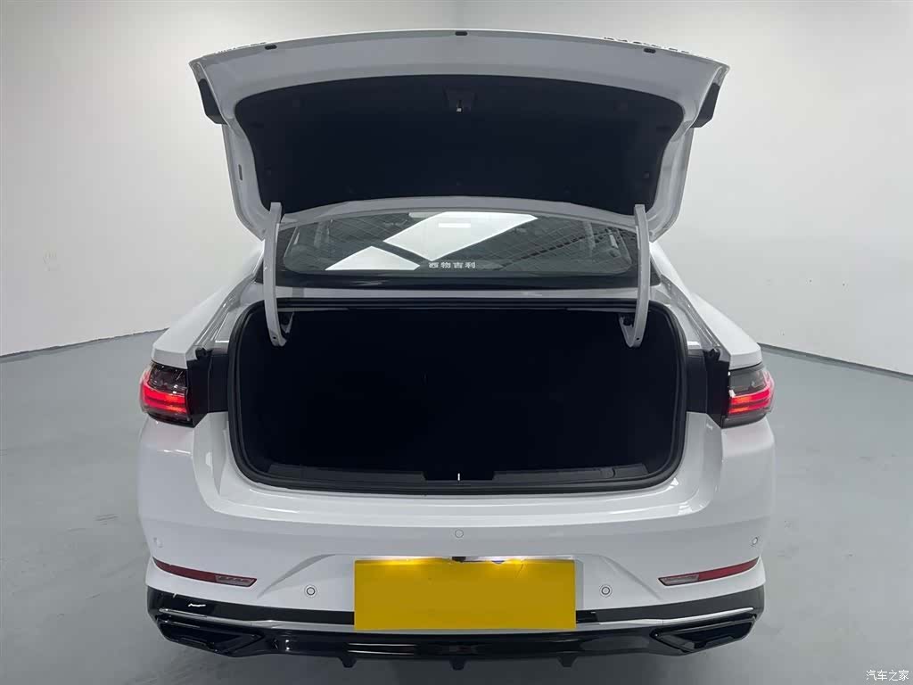 Geely Preface, 2025 16