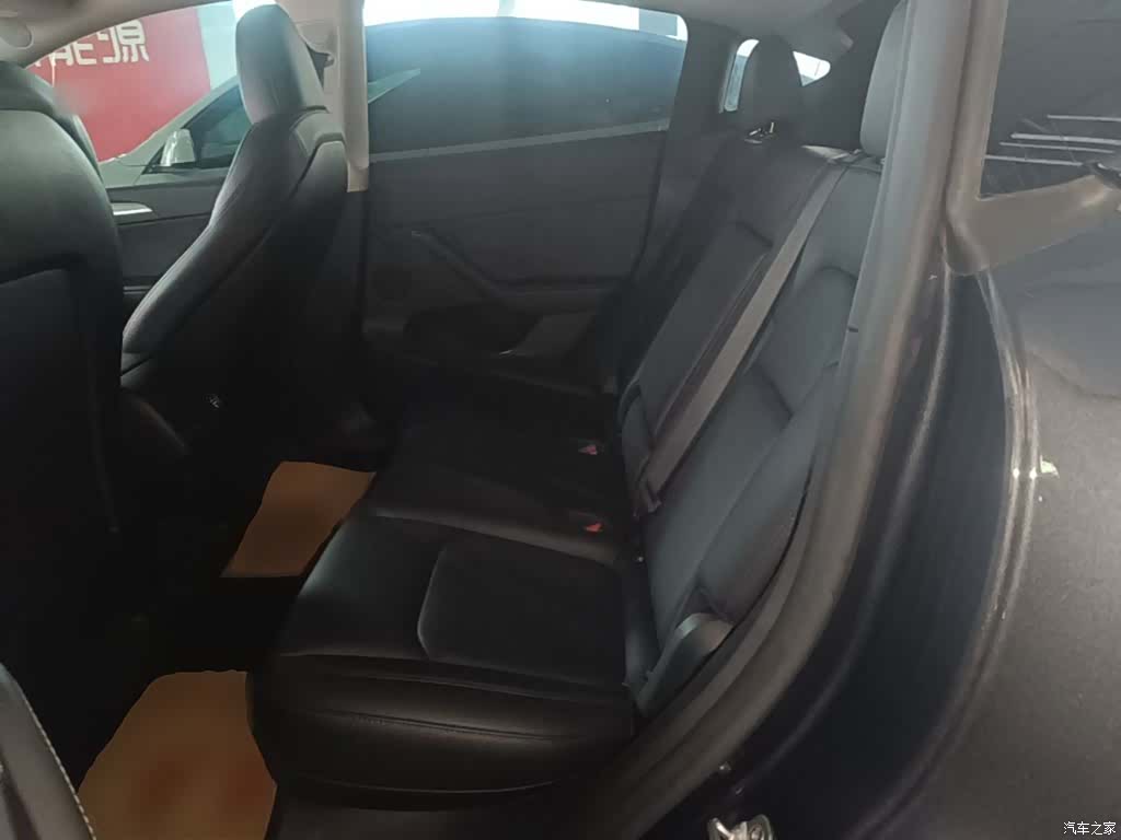 Tesla Model Y, 2024 17