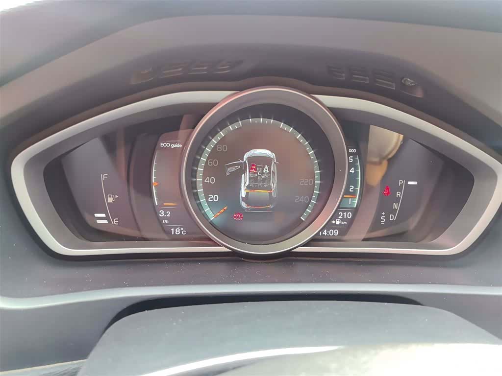 Volvo V40, 2017 4