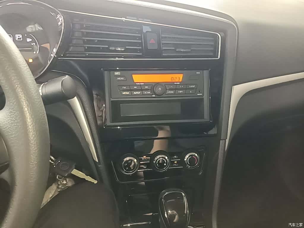Nissan D60, 2022 все фото