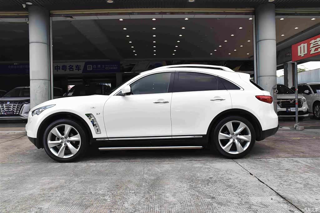 Infiniti QX70, 2015 4