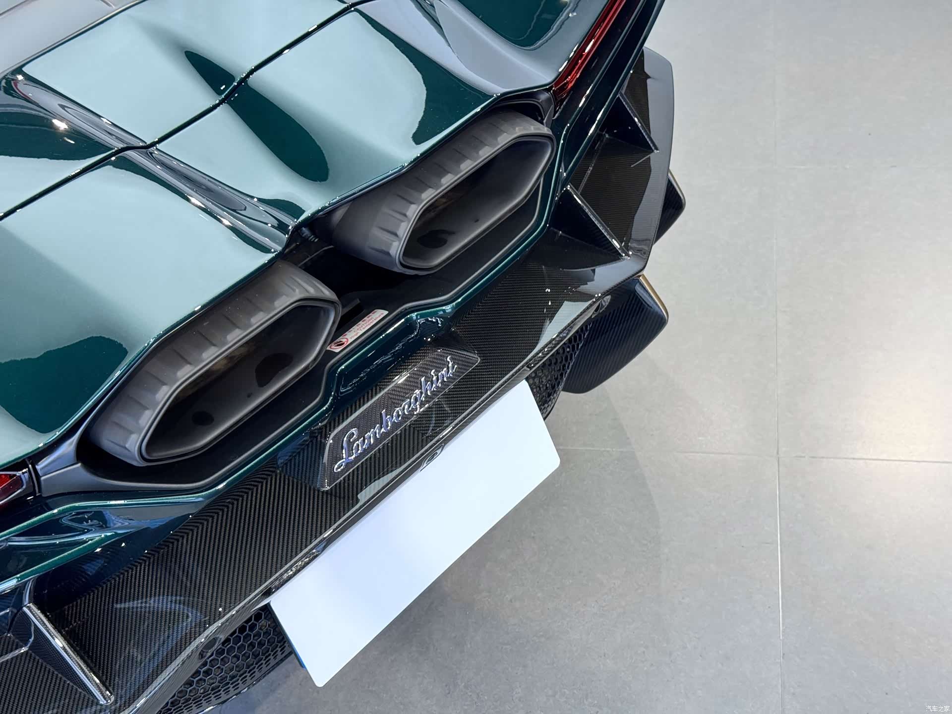 Lamborghini Revuelto, 2025 4