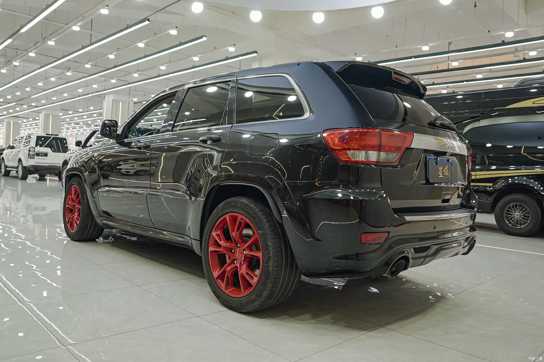SRT Grand Cherokee, 2012 23