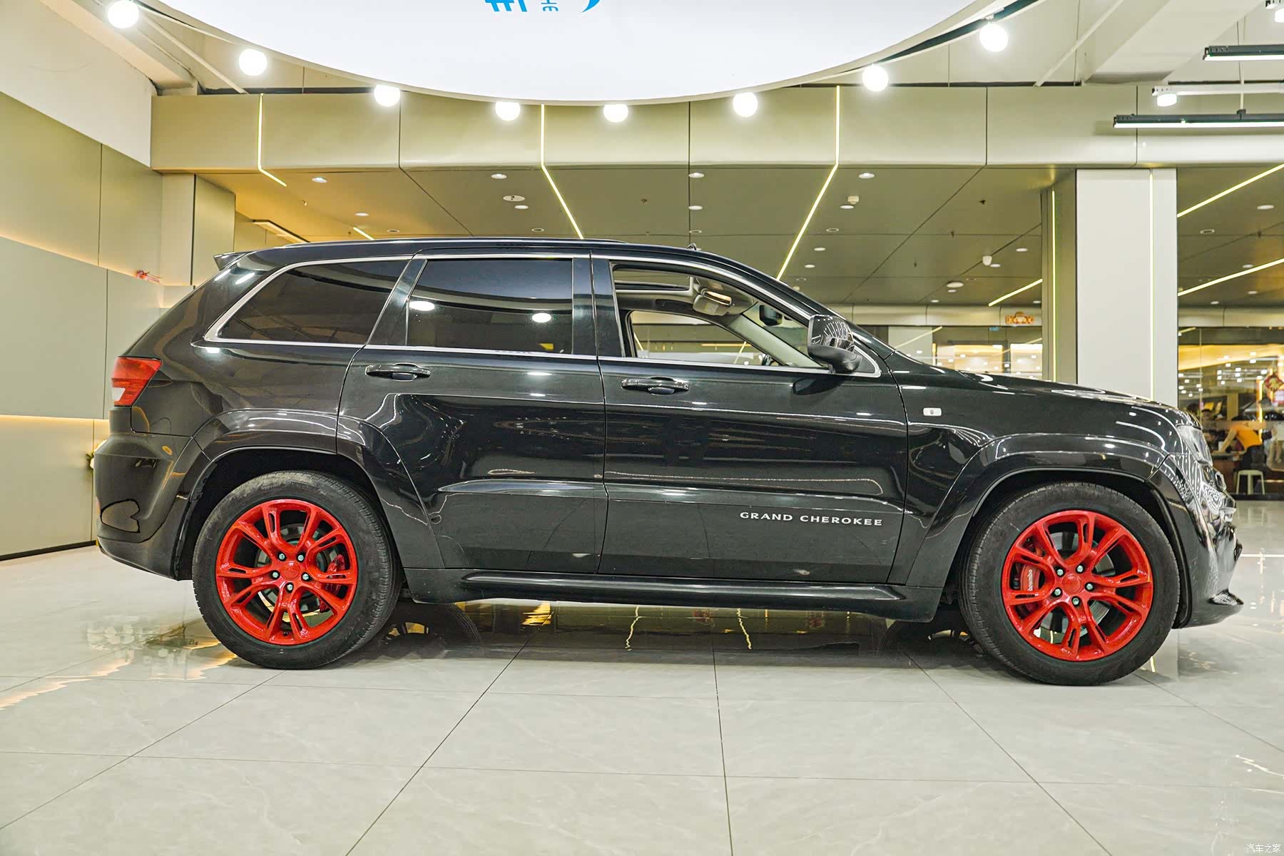 SRT Grand Cherokee, 2012 26
