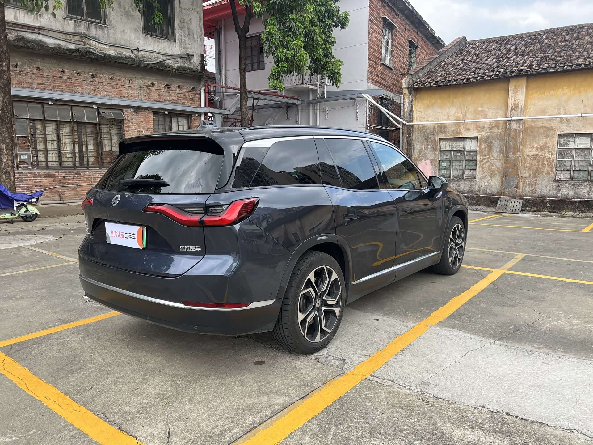 NIO ES8, 2022 4