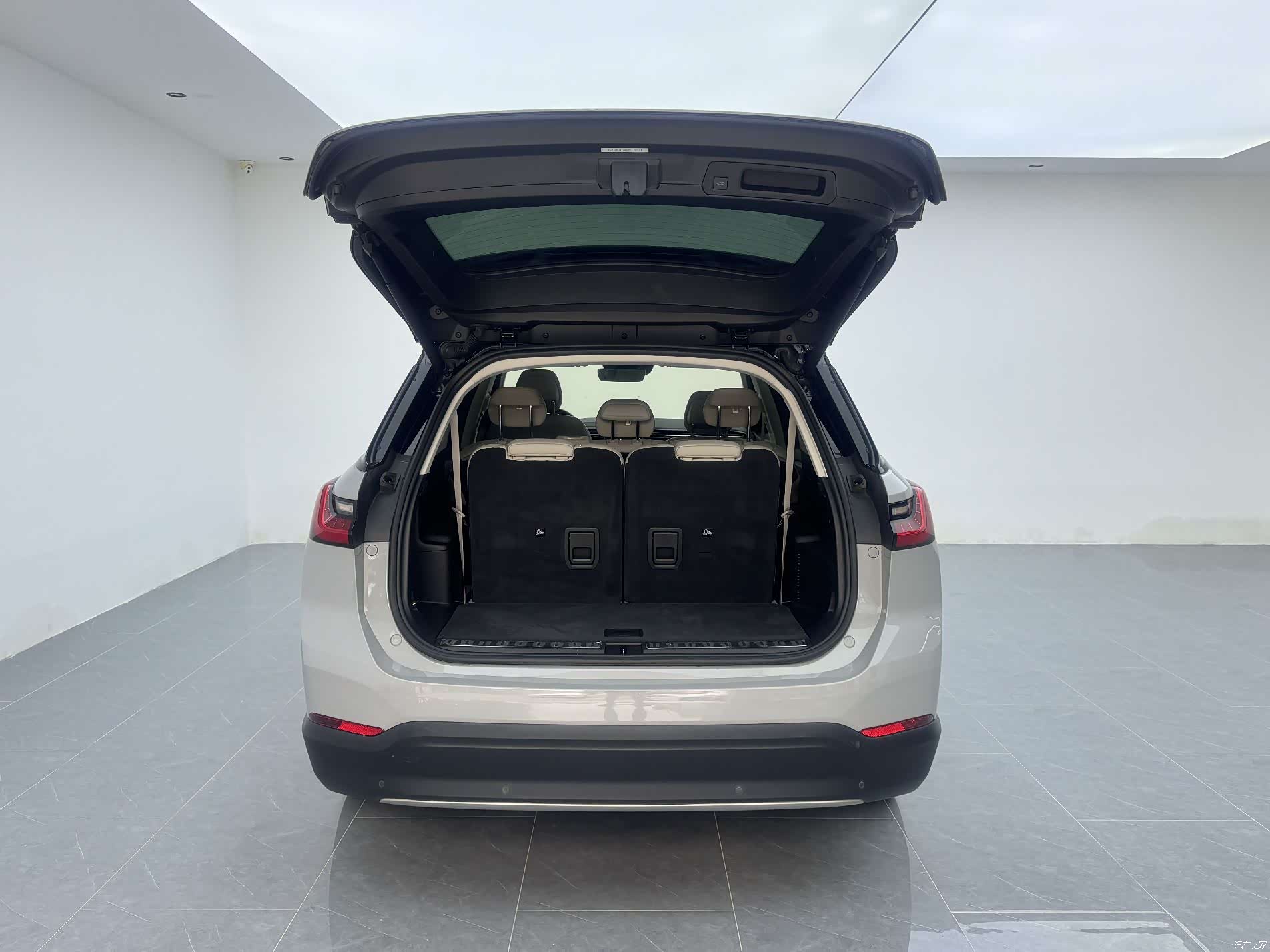 NIO ES8, 2019 15