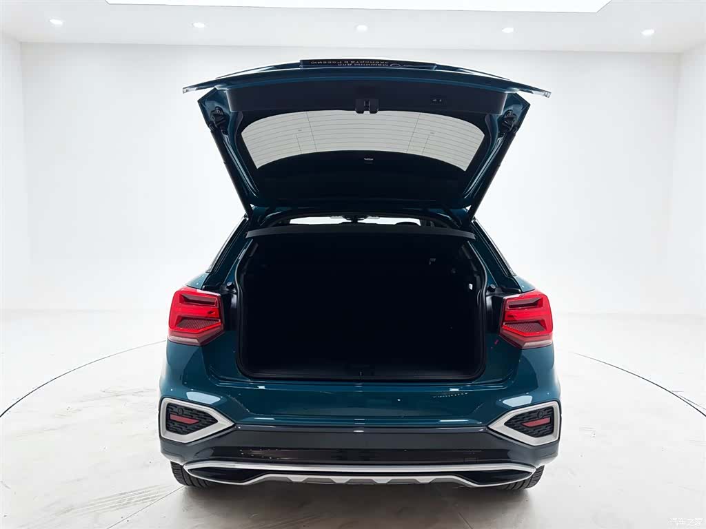 Audi Q2L, 2022 8