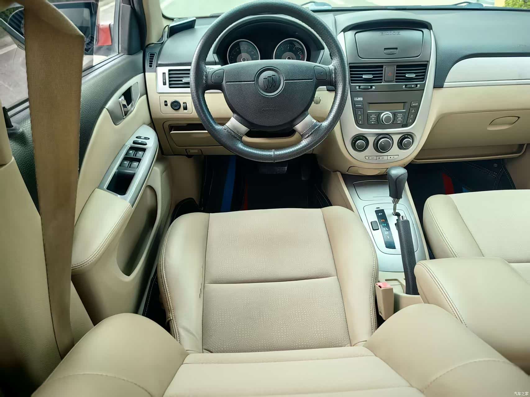 Buick 1.6LX-AT, 2012 10