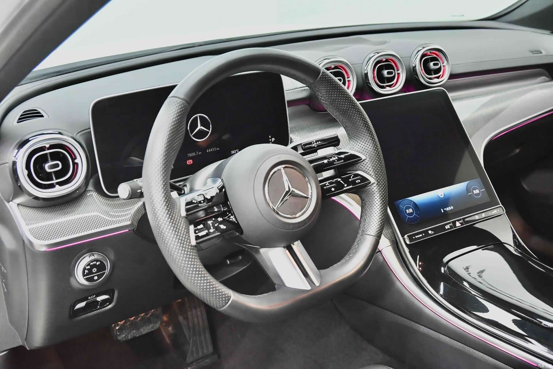 Mercedes-Benz C-Class, 2024 19