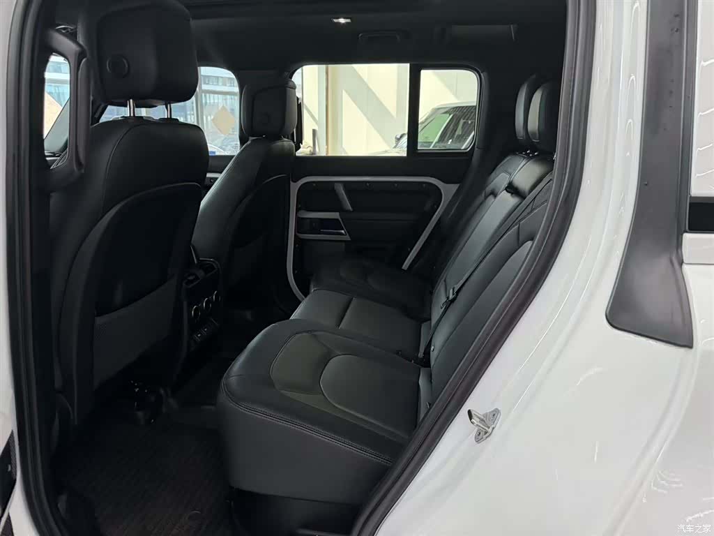 Land Rover Defender, 2023 6