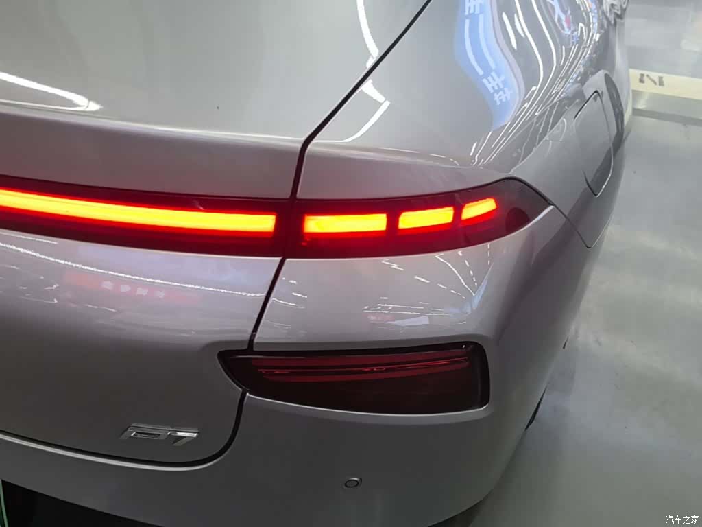 Xpeng P7, 2021 8