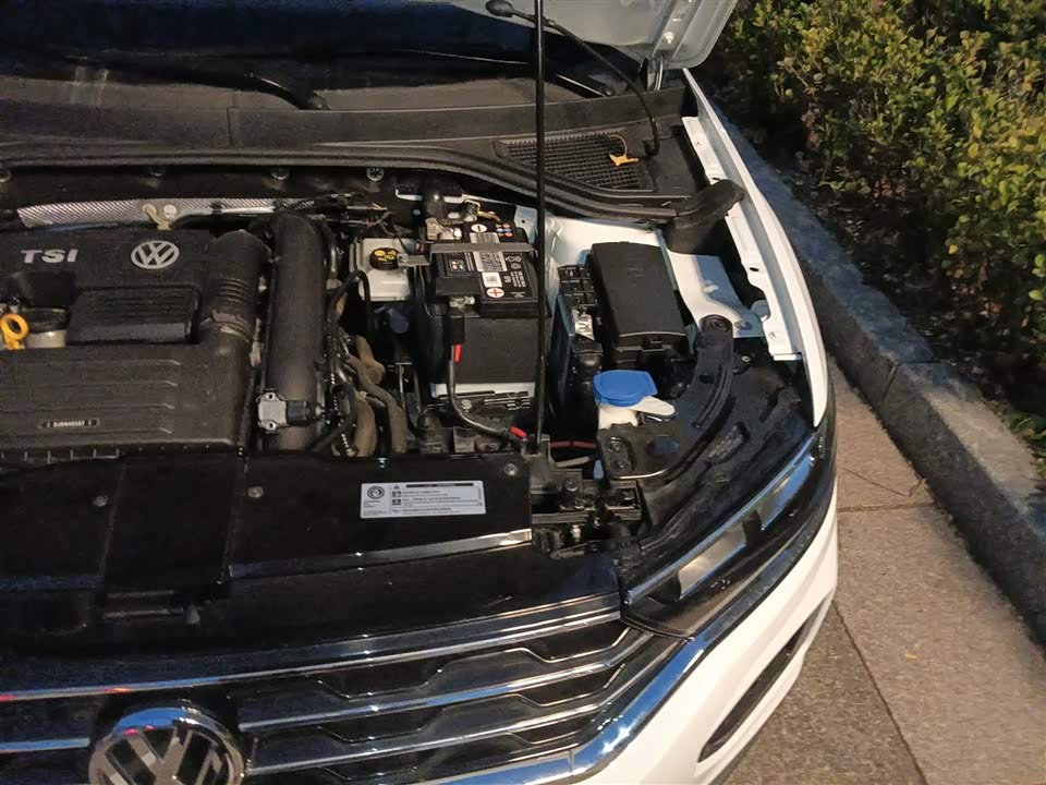 Volkswagen T-ROC exploring Songs