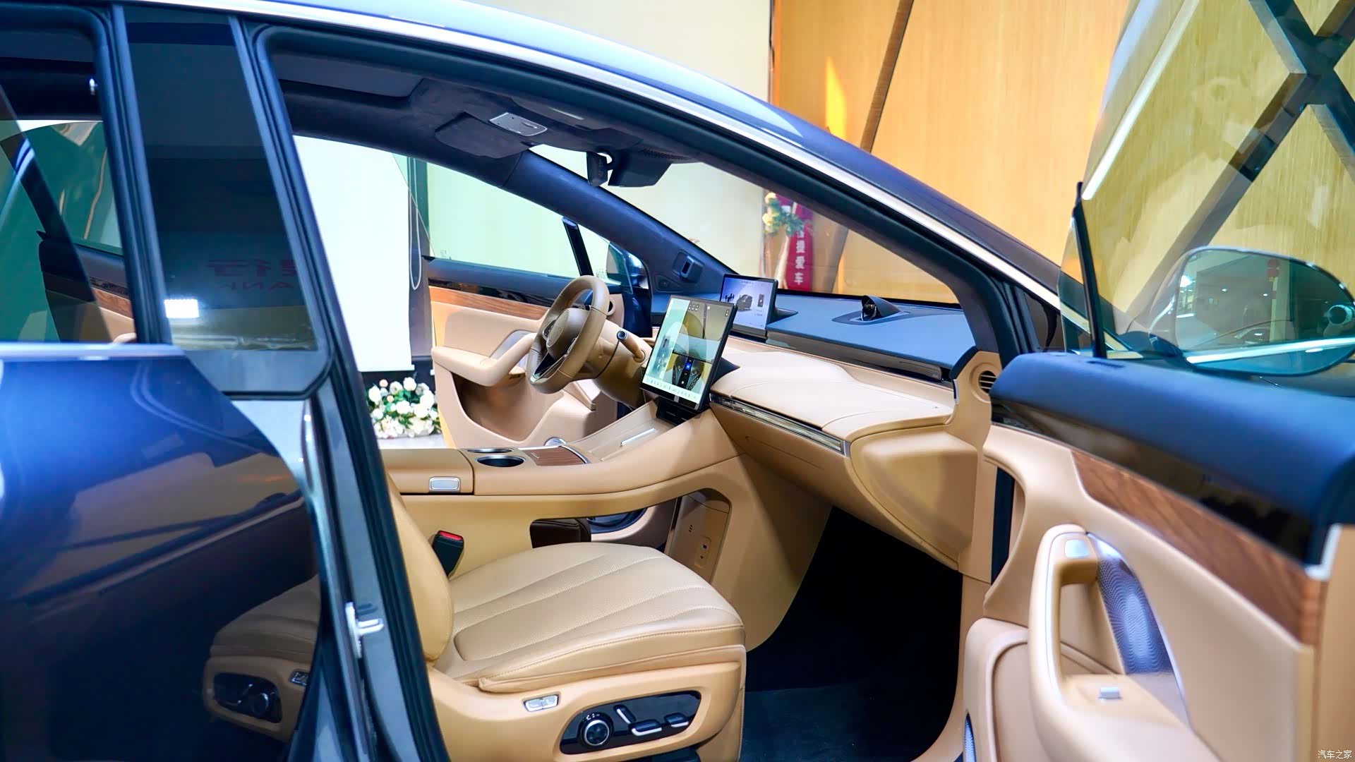 Luxeed R7, 2025 7