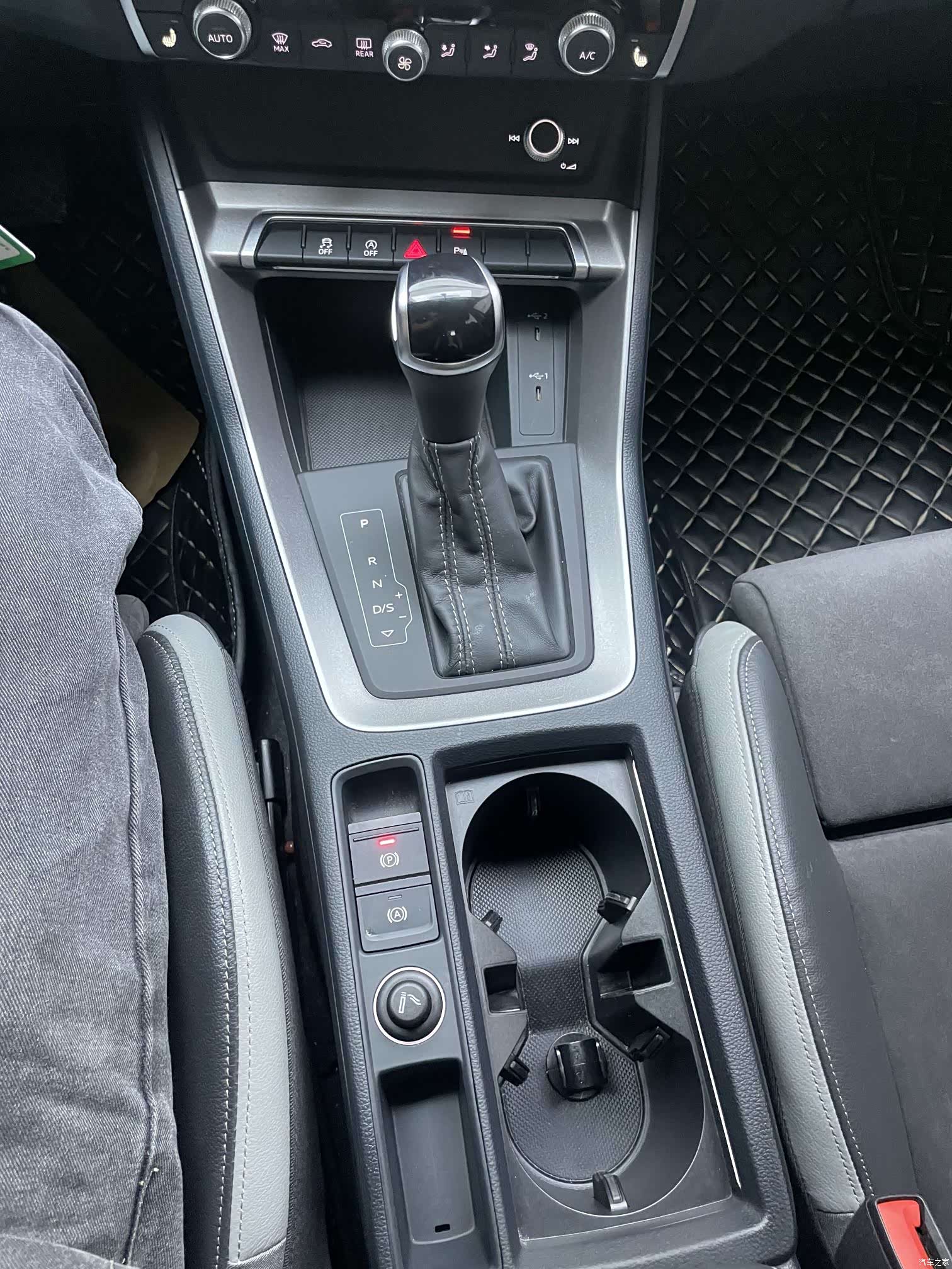 Audi Q3, 2022 11