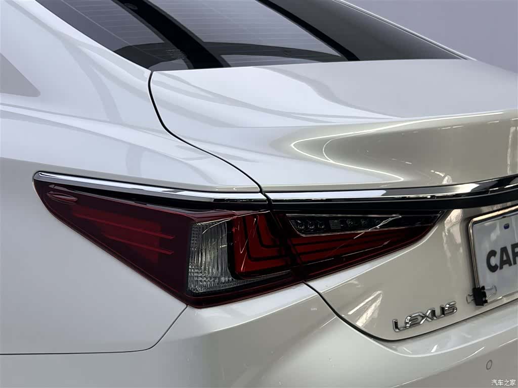 Lexus ES, 2024 10