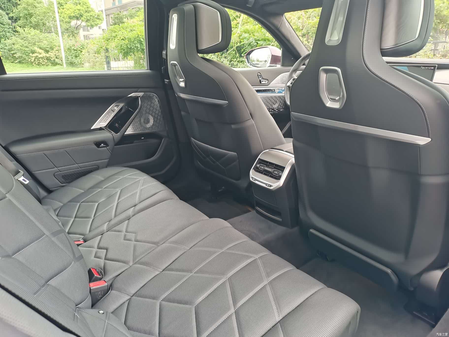BMW i7, 2024 19