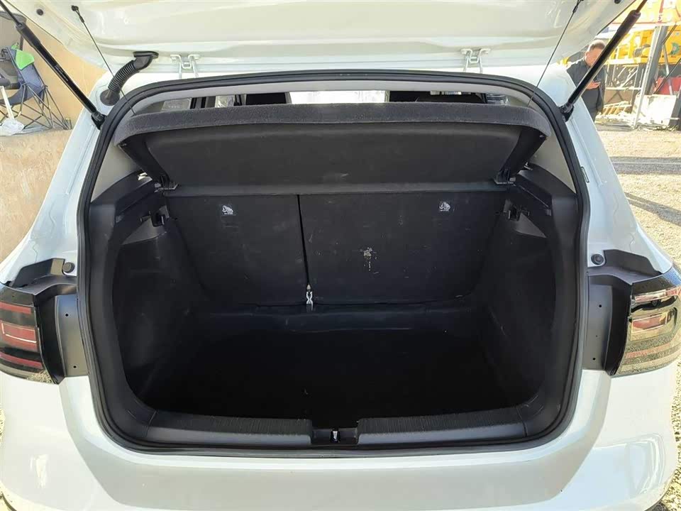 Volkswagen Exploring the shadow