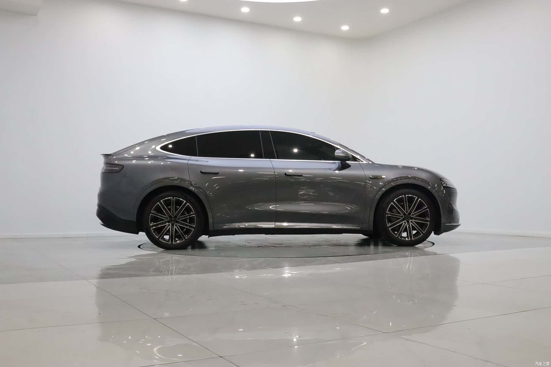 Luxeed R7, 2025 7