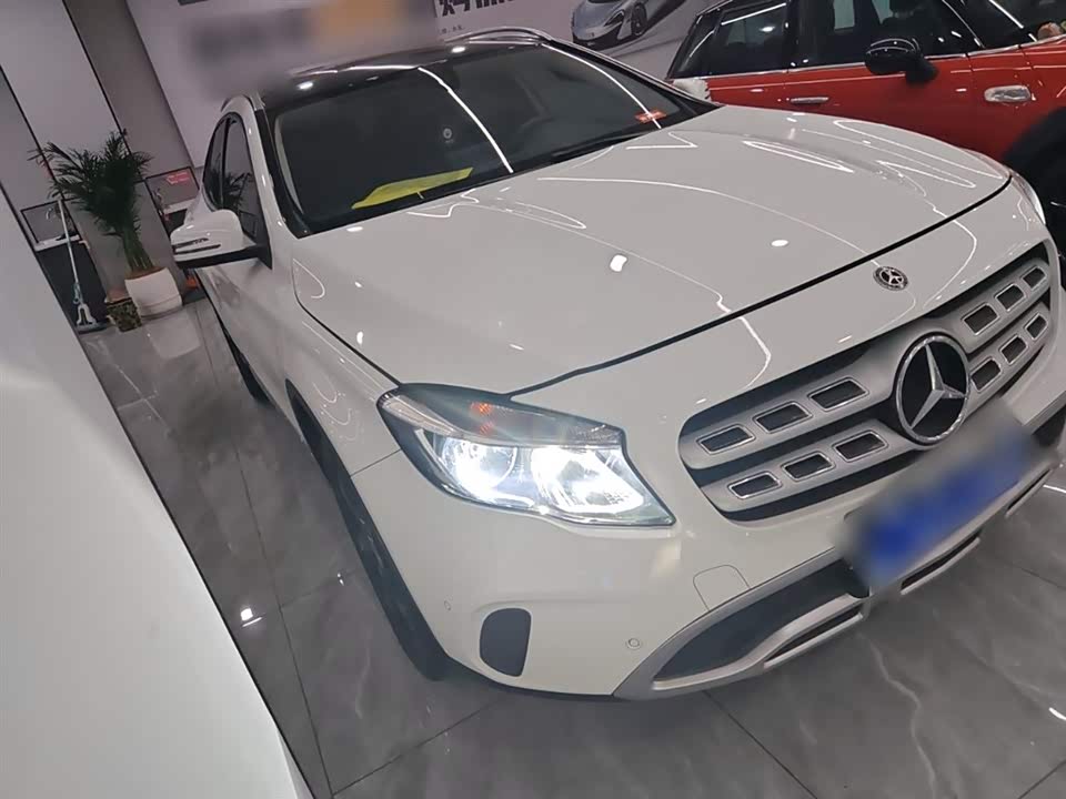 Mercedes-Benz GLA