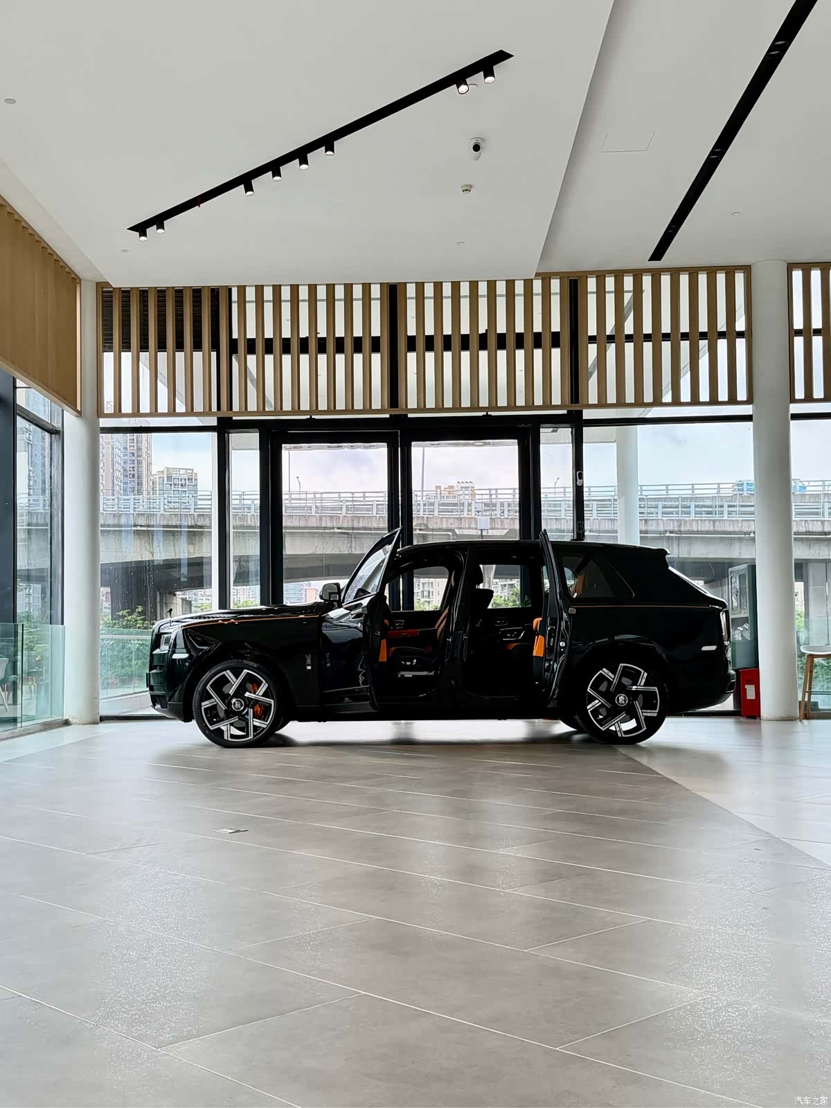 Rolls-Royce Cullinan, 2023 все фото