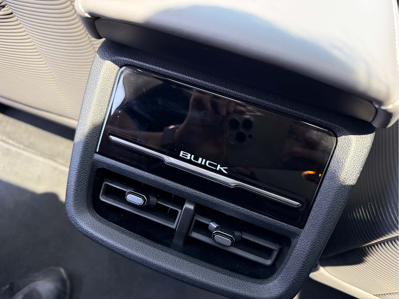 Buick E5, 2025 10