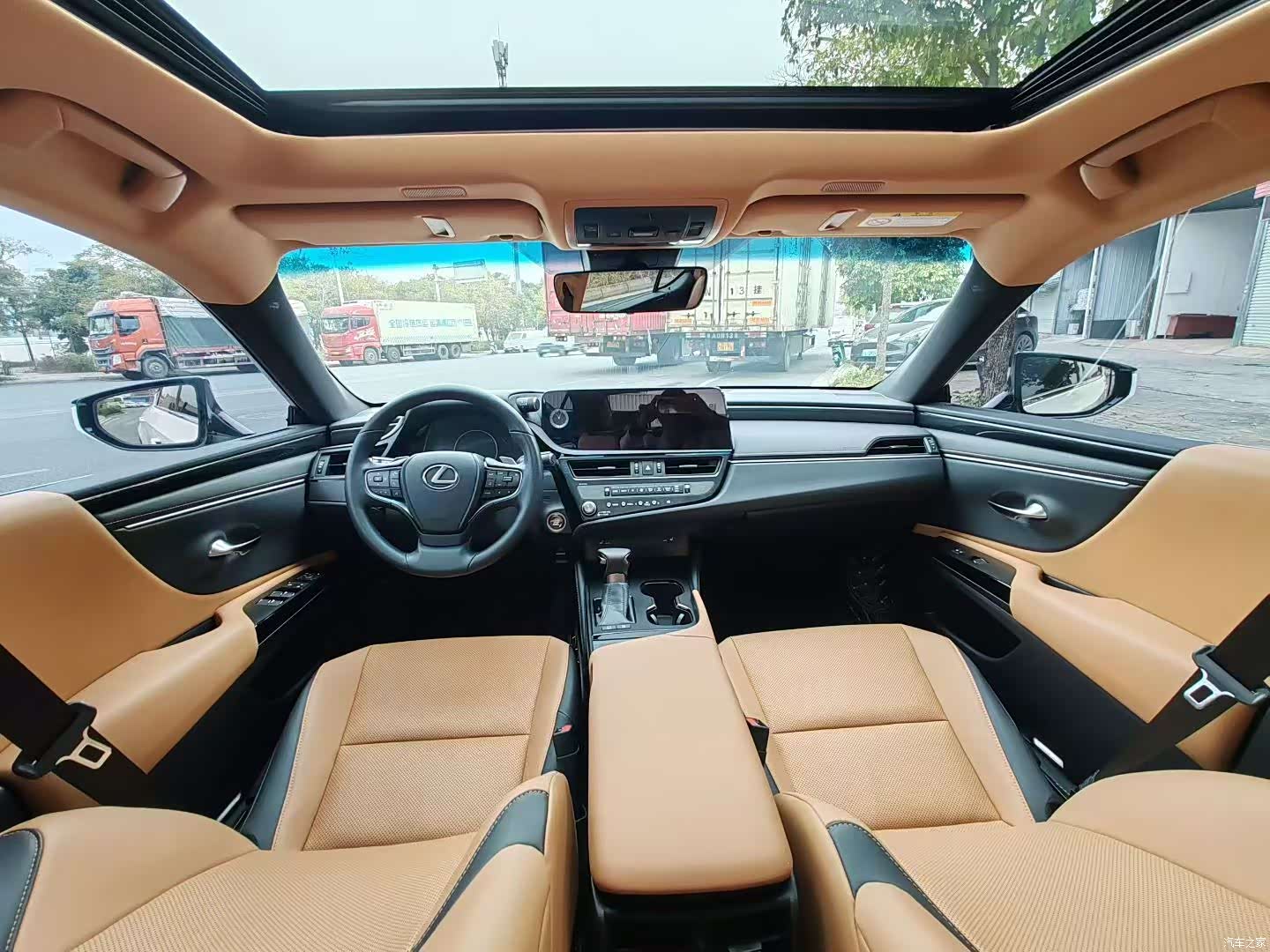 Lexus ES, 2023 4